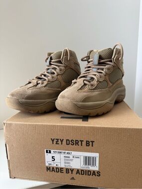 Yeezy Desert Boot Lace-Up in Brown/Tan